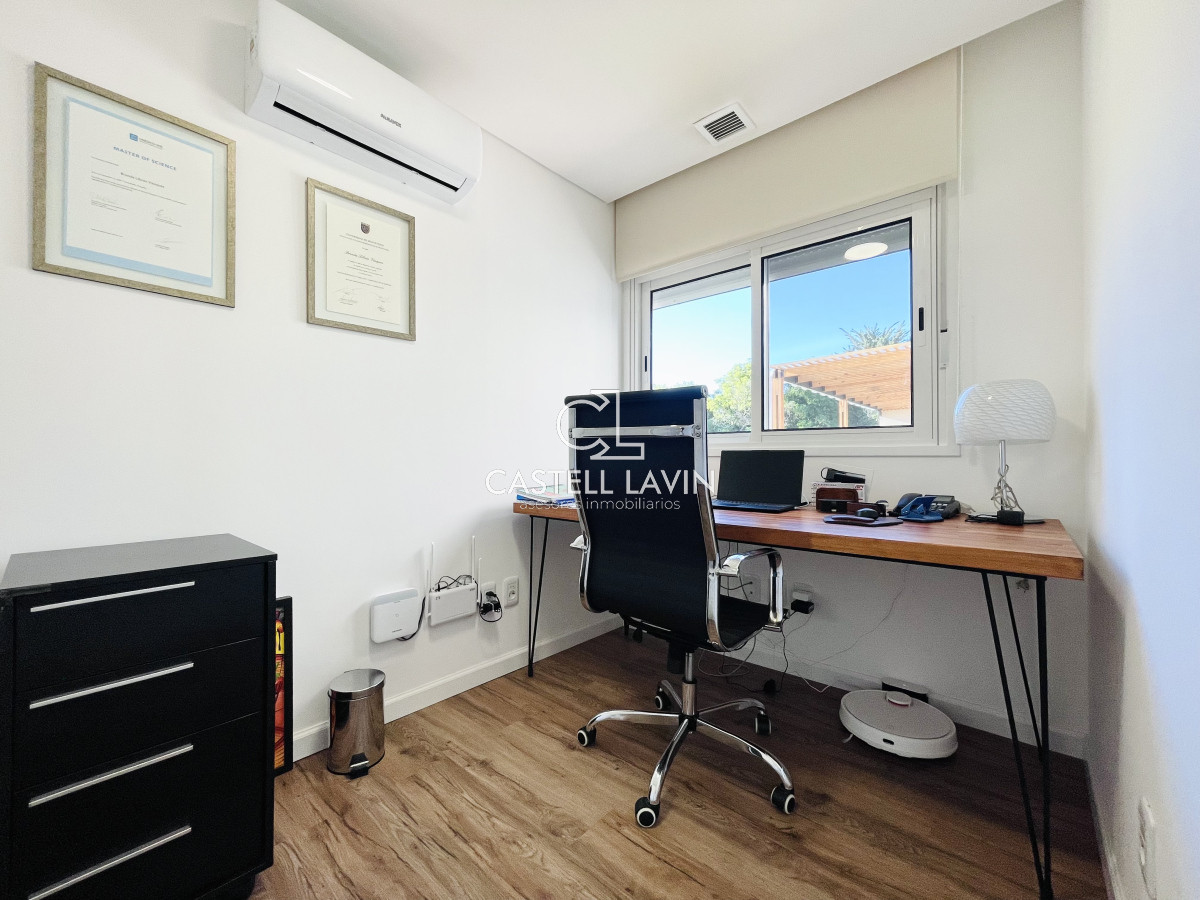 Casa ID.174 - Alquiler Temporal Moderna Casa de 4 Dormitorios, Piscina Climatizada y Parrillero en Punta Ballena, Barrio Semi Privado