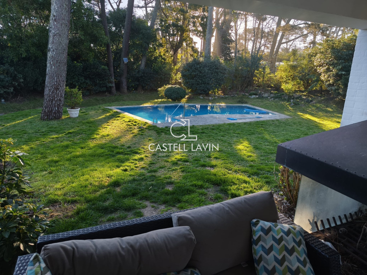 Casa ID.726 - Alquiler Temporal Casa  4 Dormitorios suites más dependencia en 4500 m2 piscina y parrillero  San Rafael Punta del Este