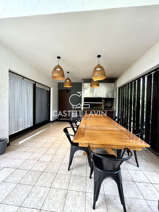 Casa ID.726 - Alquiler Temporal Casa  4 Dormitorios suites más dependencia en 4500 m2 piscina y parrillero  San Rafael Punta del Este