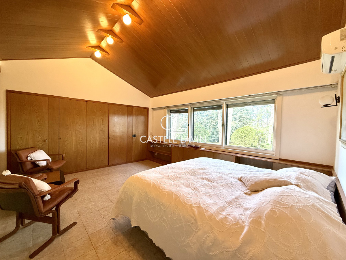 Casa ID.726 - Alquiler Temporal Casa  4 Dormitorios suites más dependencia en 4500 m2 piscina y parrillero  San Rafael Punta del Este