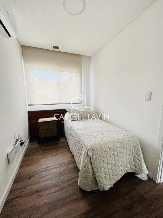 Casa ID.174 - Alquiler Temporal Moderna Casa de 4 Dormitorios, Piscina Climatizada y Parrillero en Punta Ballena, Barrio Semi Privado