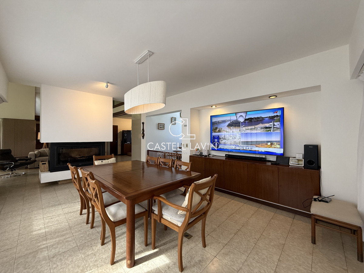 Casa ID.726 - Alquiler Temporal Casa  4 Dormitorios suites más dependencia en 4500 m2 piscina y parrillero  San Rafael Punta del Este