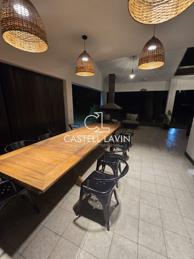 Casa ID.726 - Alquiler Temporal Casa  4 Dormitorios suites más dependencia en 4500 m2 piscina y parrillero  San Rafael Punta del Este