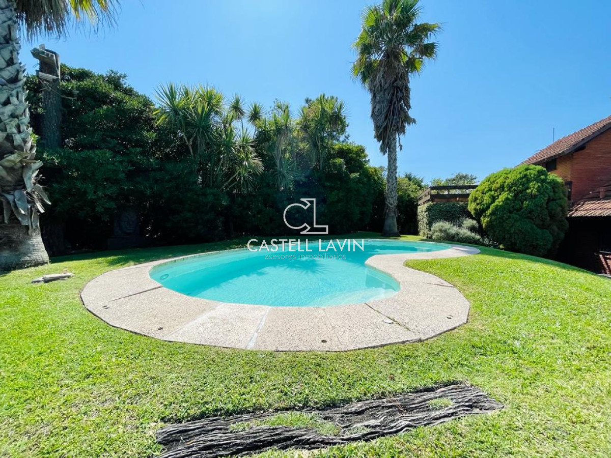 Casa ID.731 - Excelente Casa de 4 Dormitorios en Playa Mansa - Punta del Este