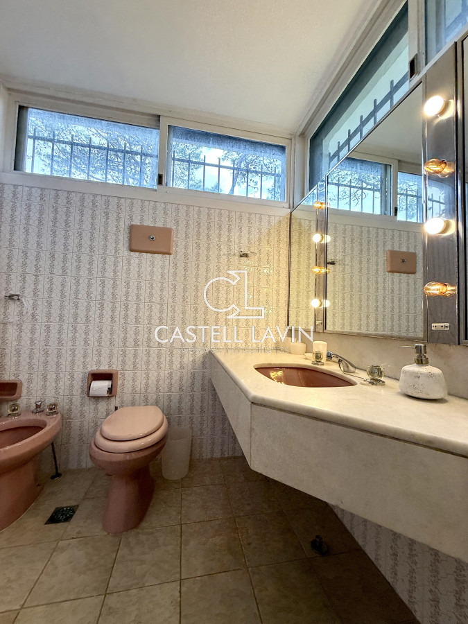 Casa ID.726 - Alquiler Temporal Casa  4 Dormitorios suites más dependencia en 4500 m2 piscina y parrillero  San Rafael Punta del Este