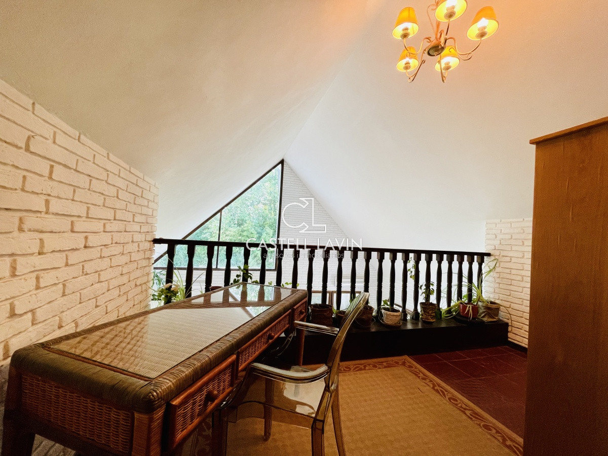 Casa ID.1095 - Alquiler Anual de sólida y amplia casa de 5dormitorios más dependencia de servicio y piscina, Lugano, Punta del Este
