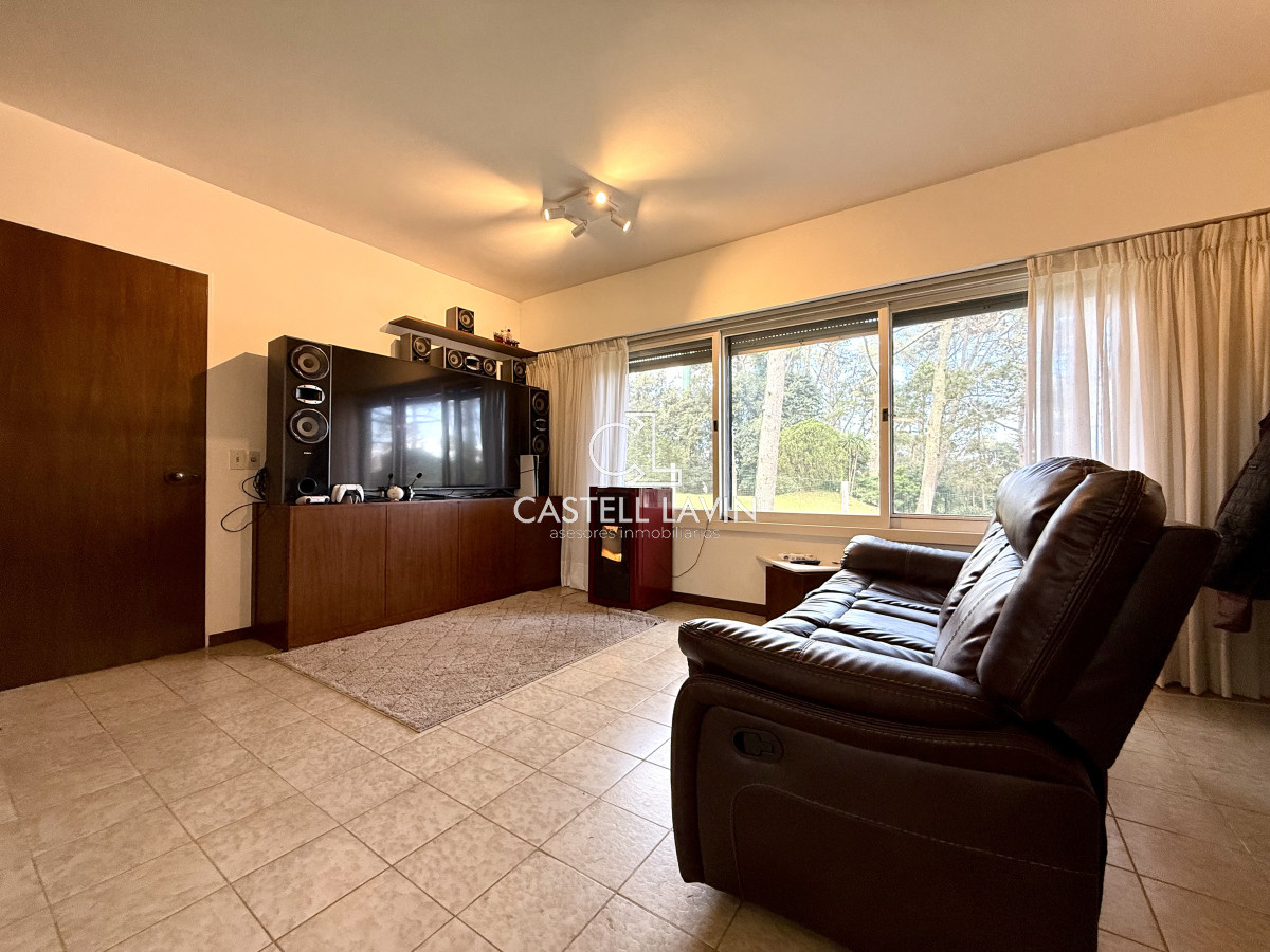 Casa ID.726 - Alquiler Temporal Casa  4 Dormitorios suites más dependencia en 4500 m2 piscina y parrillero  San Rafael Punta del Este