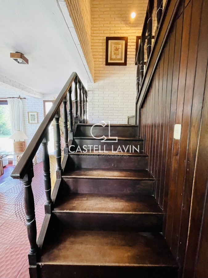 Casa ID.1095 - Alquiler Anual de sólida y amplia casa de 5dormitorios más dependencia de servicio y piscina, Lugano, Punta del Este