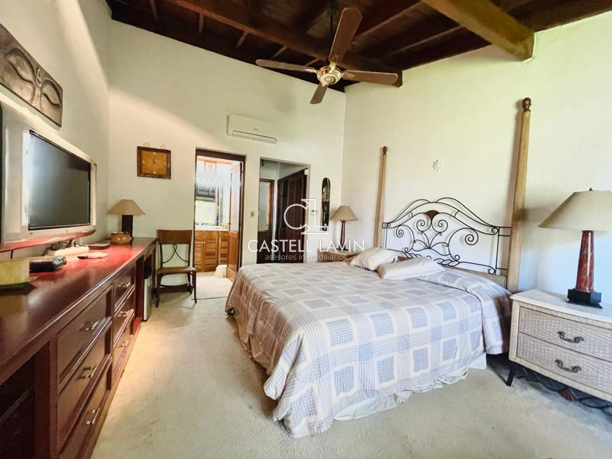 Casa ID.731 - Excelente Casa de 4 Dormitorios en Playa Mansa - Punta del Este