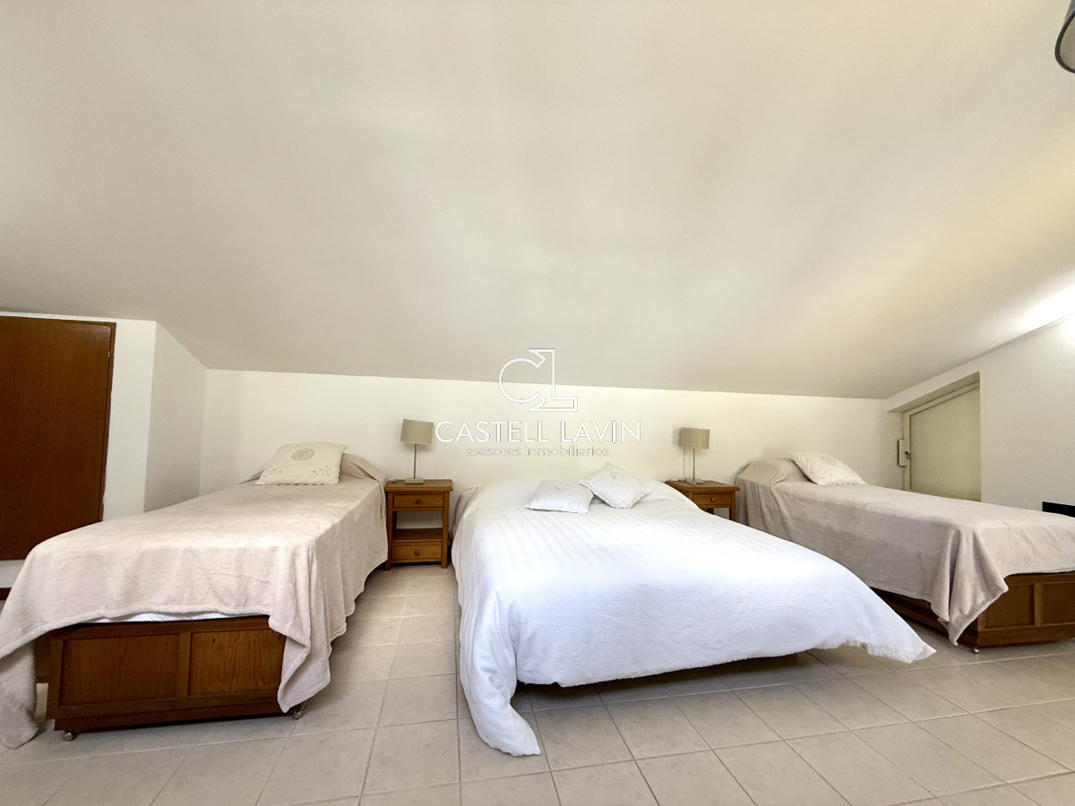 Casa ID.726 - Alquiler Temporal Casa  4 Dormitorios suites más dependencia en 4500 m2 piscina y parrillero  San Rafael Punta del Este