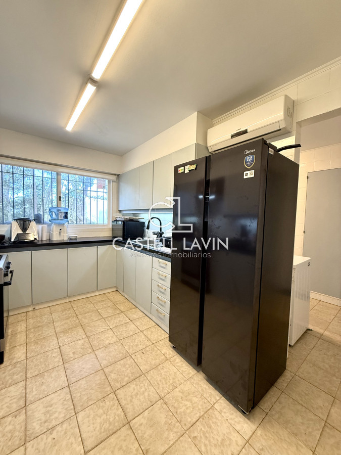 Casa ID.726 - Alquiler Temporal Casa  4 Dormitorios suites más dependencia en 4500 m2 piscina y parrillero  San Rafael Punta del Este