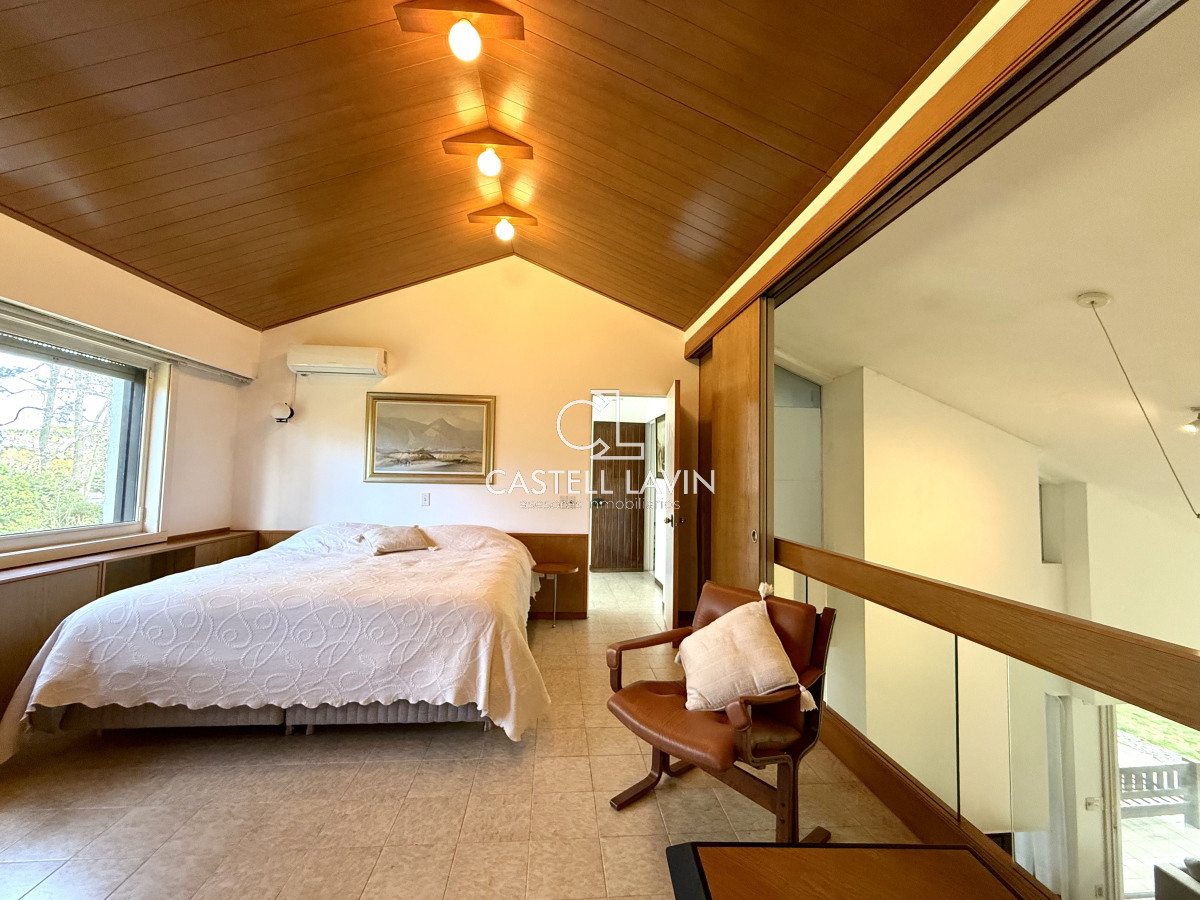 Casa ID.726 - Alquiler Temporal Casa  4 Dormitorios suites más dependencia en 4500 m2 piscina y parrillero  San Rafael Punta del Este