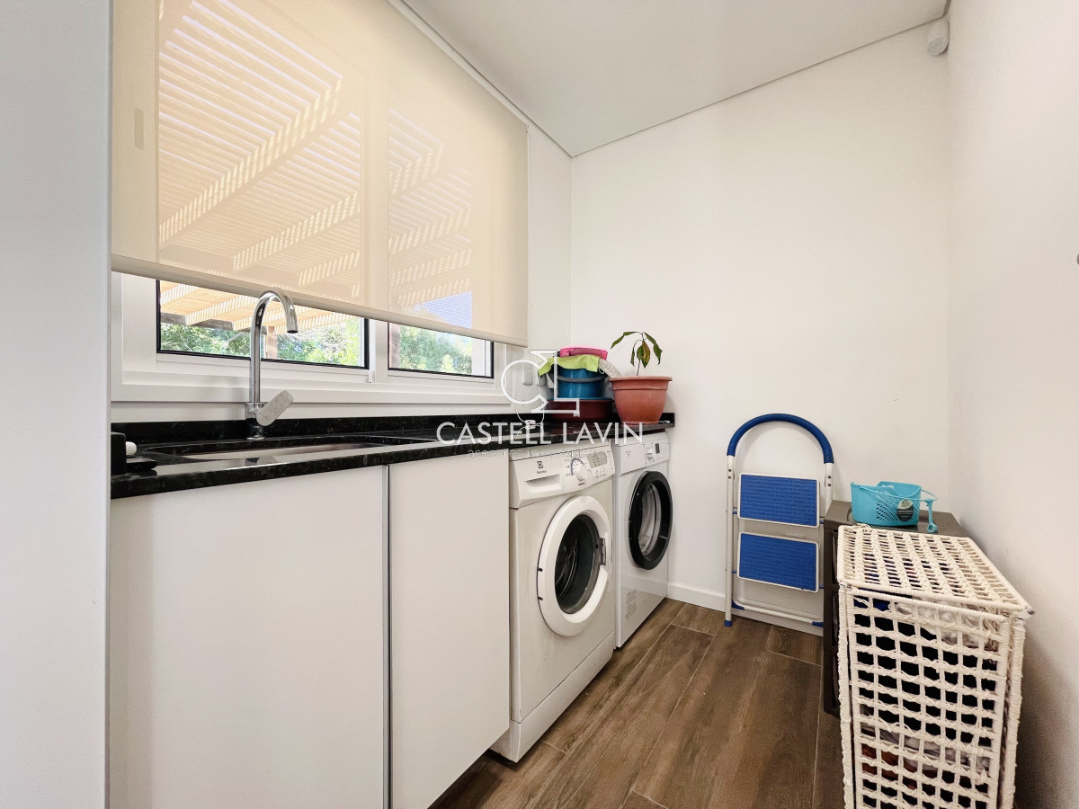Casa ID.174 - Alquiler Temporal Moderna Casa de 4 Dormitorios, Piscina Climatizada y Parrillero en Punta Ballena, Barrio Semi Privado