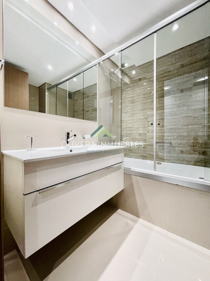 Apartamento ID.8650 - Apartamento de 2 Dormitorios y Parrillero con Vista al Mar en Playa Brava, Look Tower
