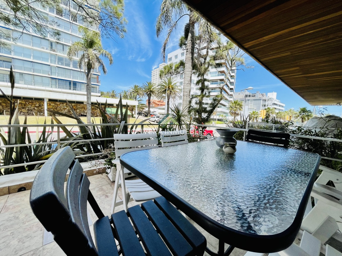 Apartamento ID.8959 - Alquiler temporario de apartamento de dos dormitorios con dos baños en Península a pasos del Puerto, Punta del Este