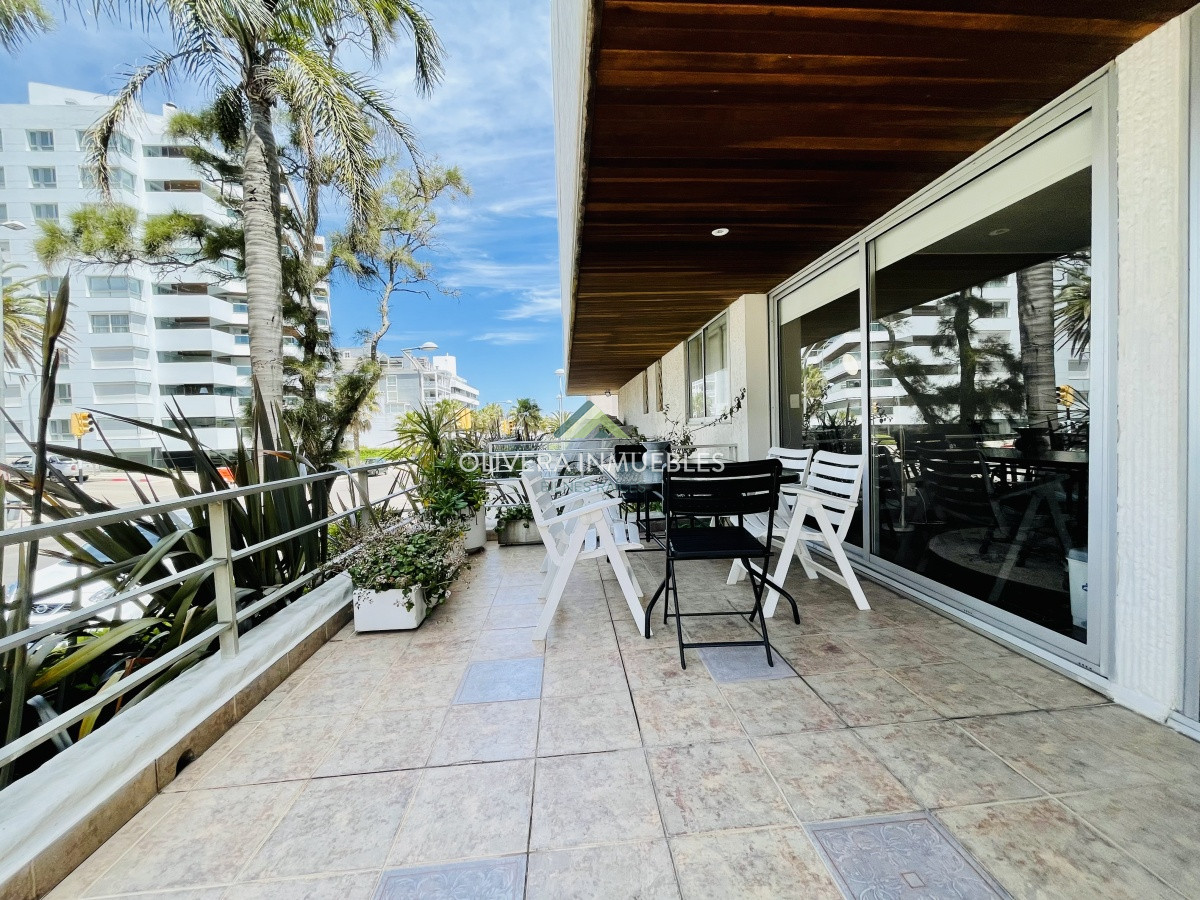 Apartamento ID.8959 - Alquiler temporario de apartamento de dos dormitorios con dos baños en Península a pasos del Puerto, Punta del Este