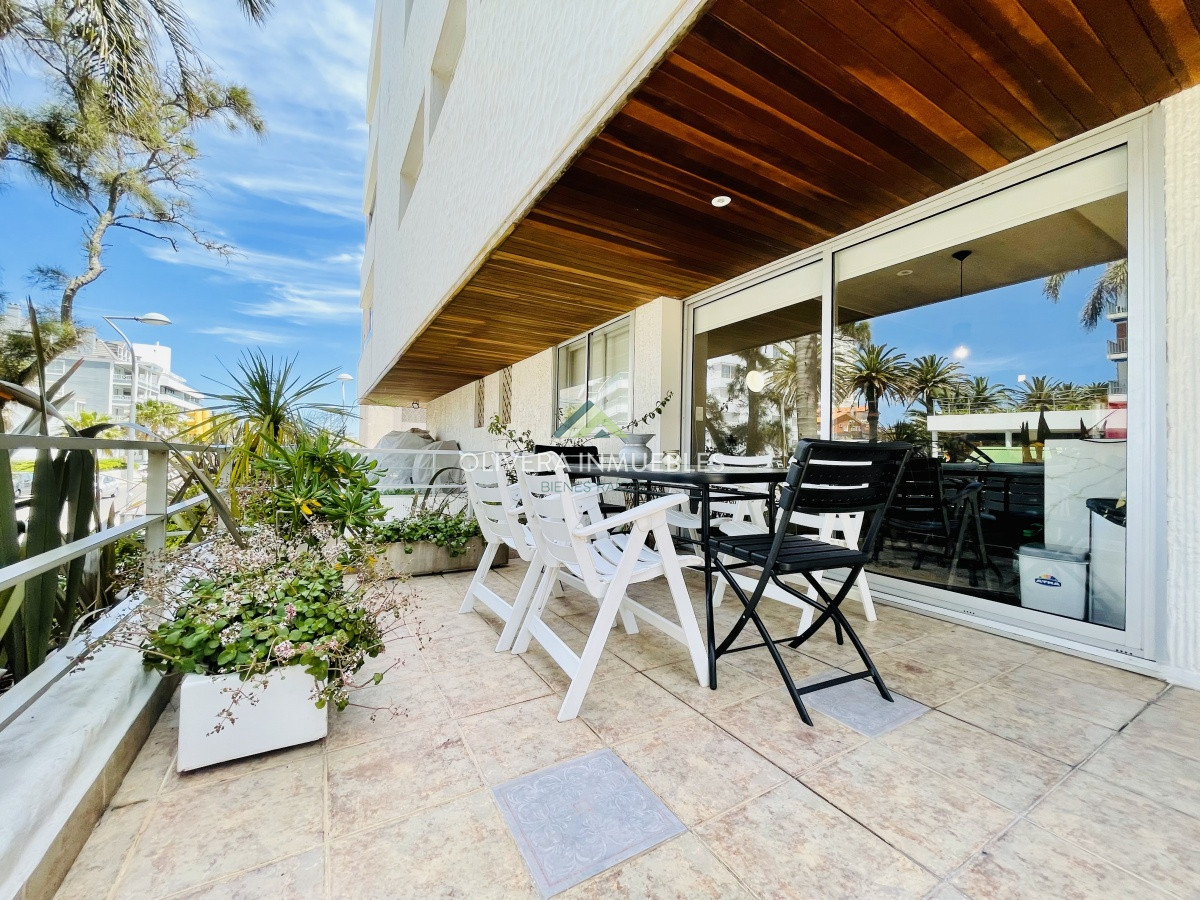 Apartamento ID.8959 - Alquiler temporario de apartamento de dos dormitorios con dos baños en Península a pasos del Puerto, Punta del Este