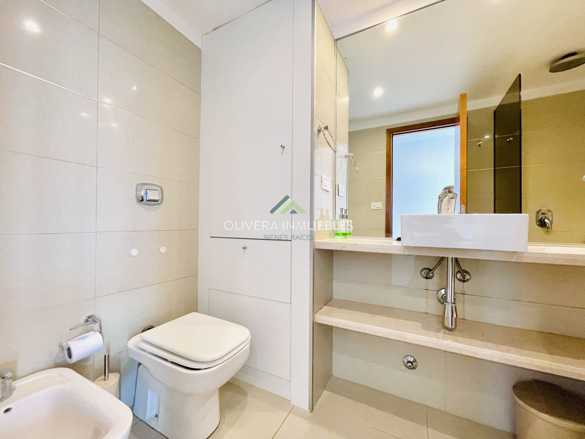 Apartamento ID.9874 - Excelente Apartamento de 2 Dormitorios en Alquiler - Punta del Este