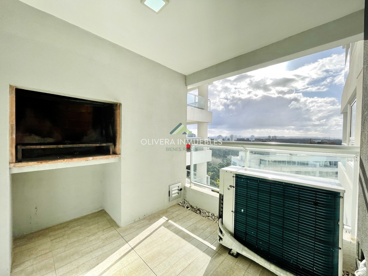 Apartamento ID.8650 - Apartamento de 2 Dormitorios y Parrillero con Vista al Mar en Playa Brava, Look Tower