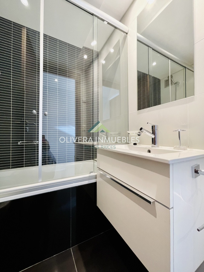 Apartamento ID.8650 - Apartamento de 2 Dormitorios y Parrillero con Vista al Mar en Playa Brava, Look Tower