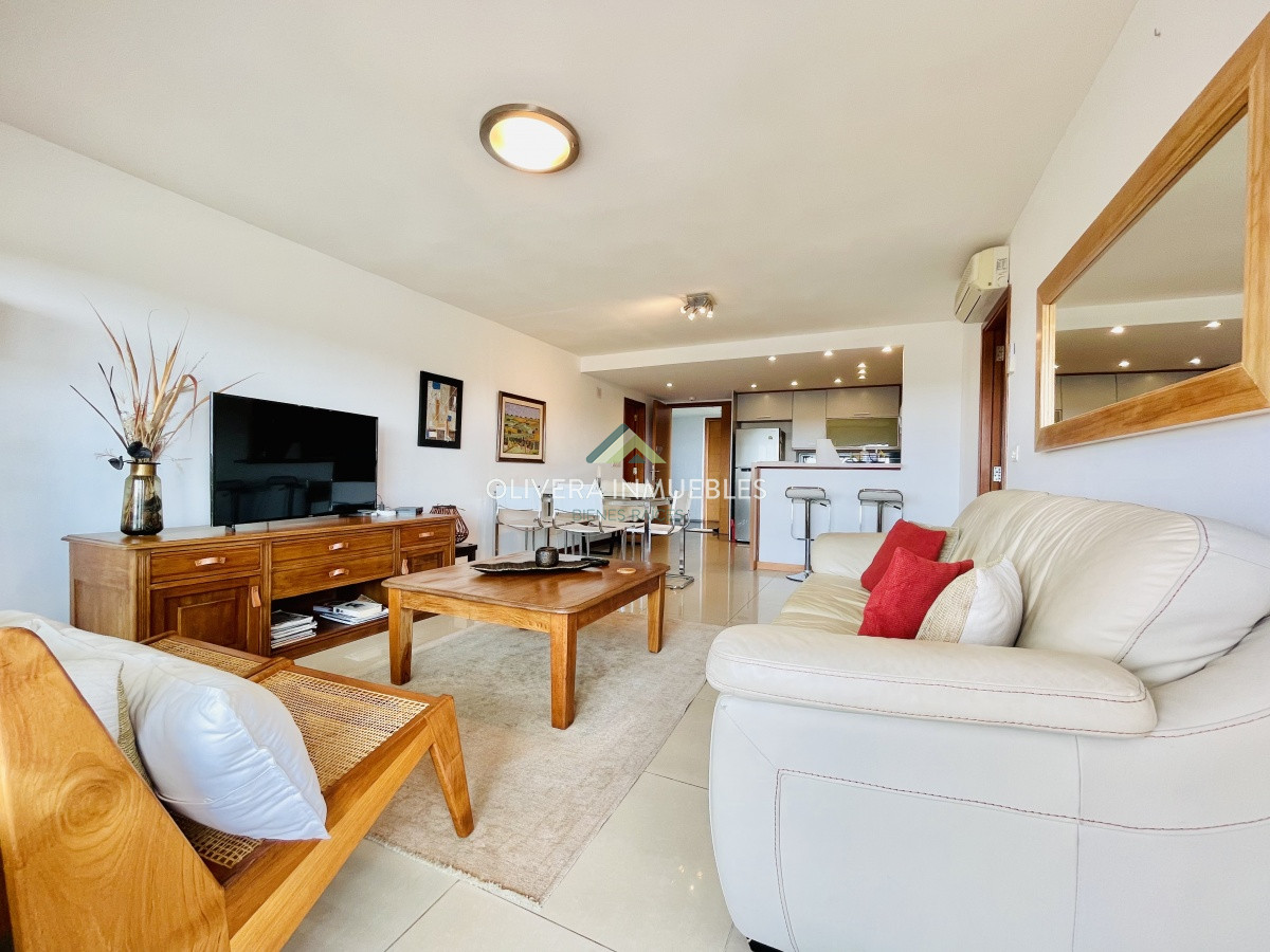 Apartamento ID.9874 - Excelente Apartamento de 2 Dormitorios en Alquiler - Punta del Este