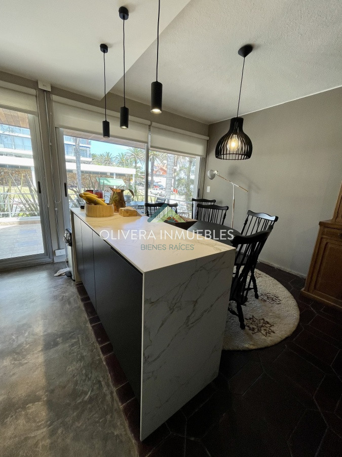 Apartamento ID.8959 - Alquiler temporario de apartamento de dos dormitorios con dos baños en Península a pasos del Puerto, Punta del Este