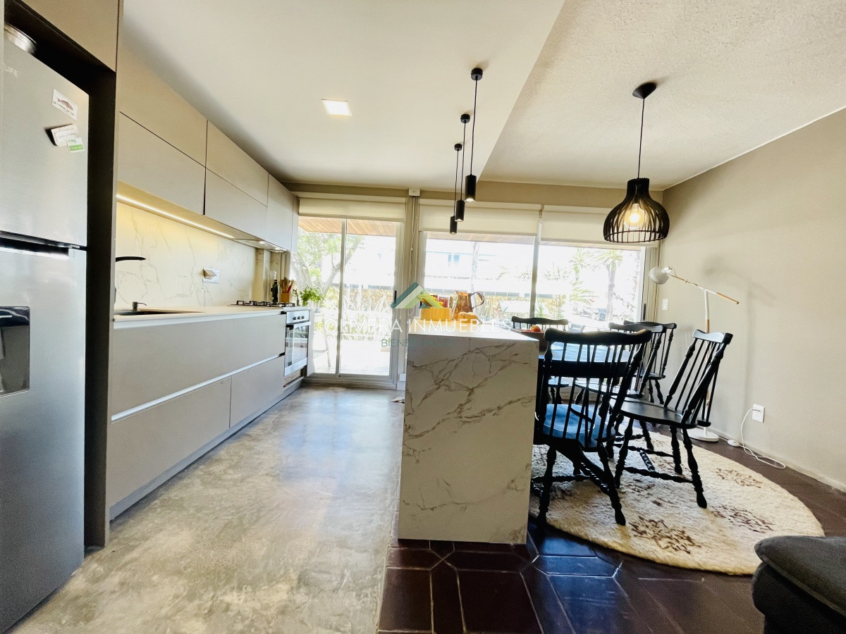 Apartamento ID.8959 - Alquiler temporario de apartamento de dos dormitorios con dos baños en Península a pasos del Puerto, Punta del Este