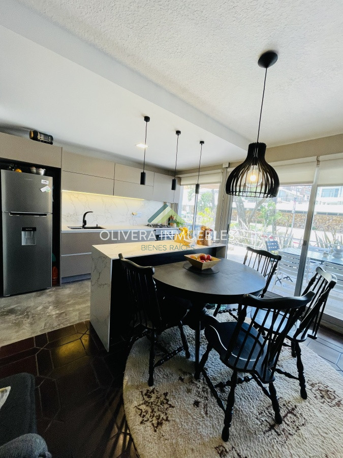 Apartamento ID.8959 - Alquiler temporario de apartamento de dos dormitorios con dos baños en Península a pasos del Puerto, Punta del Este