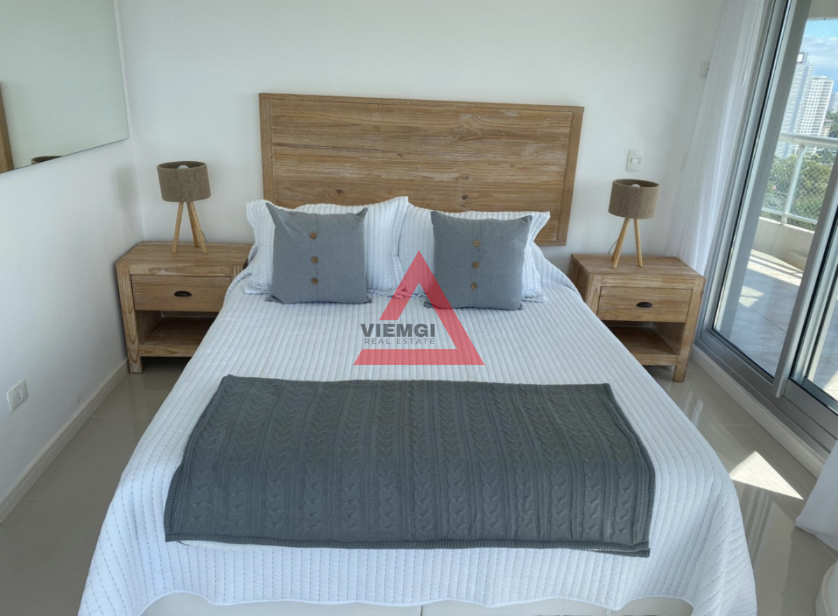 Apartamento ID.204 - Alquiler temporal de apartamento piso alto de 2 dormitorios más servicio en playa brava 