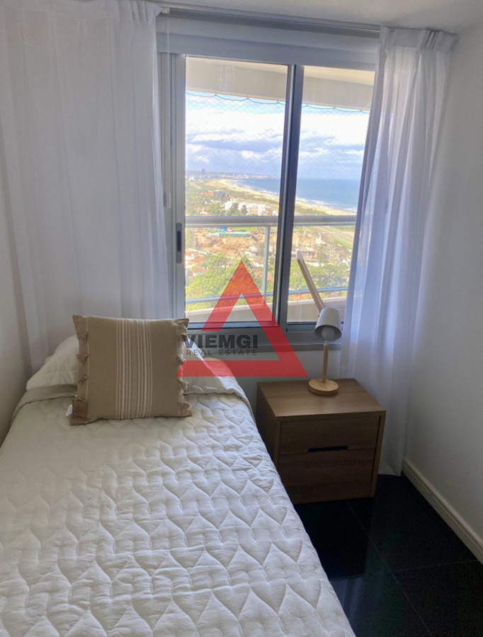 Apartamento ID.204 - Alquiler temporal de apartamento piso alto de 2 dormitorios más servicio en playa brava 