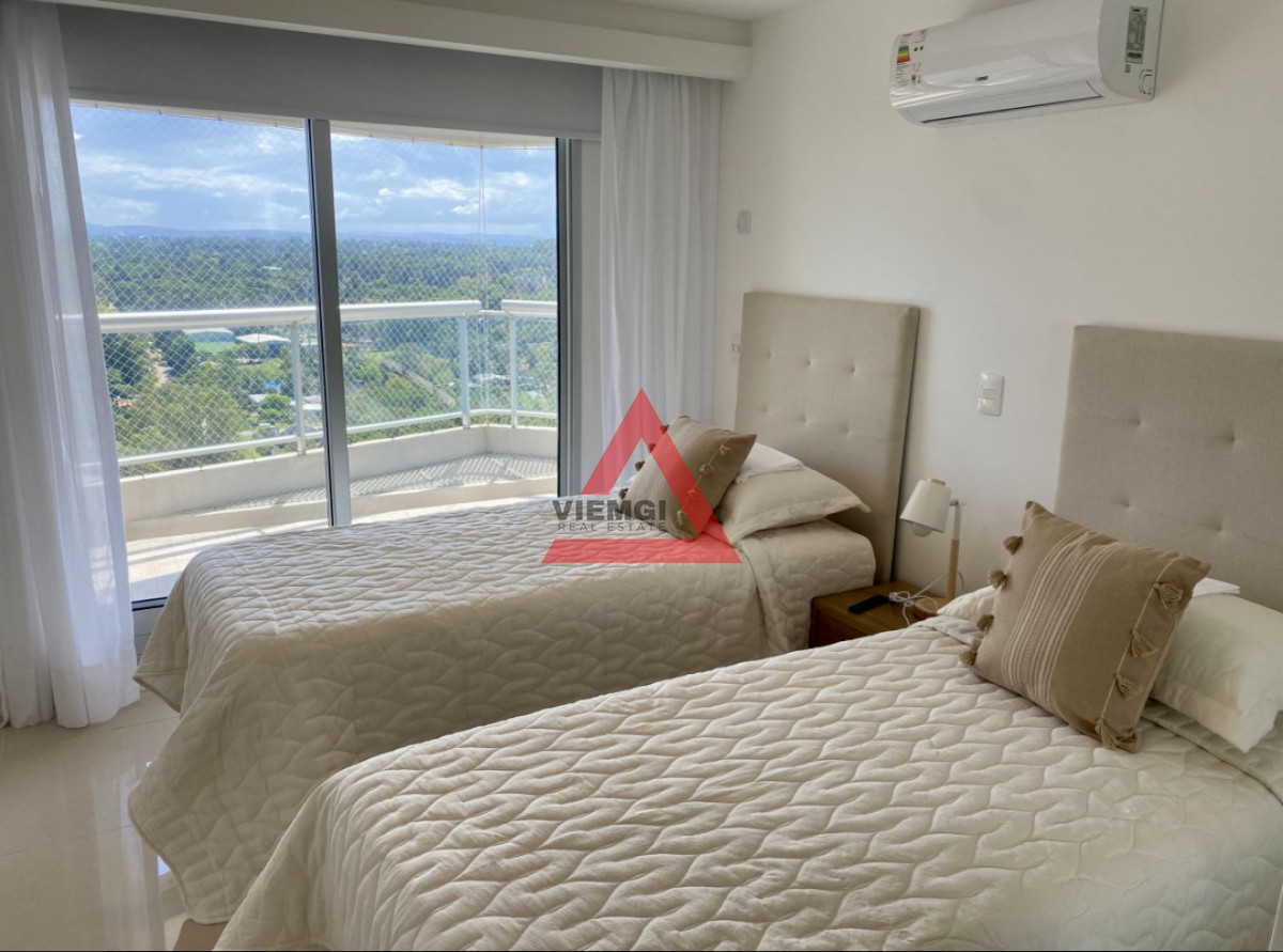 Apartamento ID.204 - Alquiler temporal de apartamento piso alto de 2 dormitorios más servicio en playa brava 