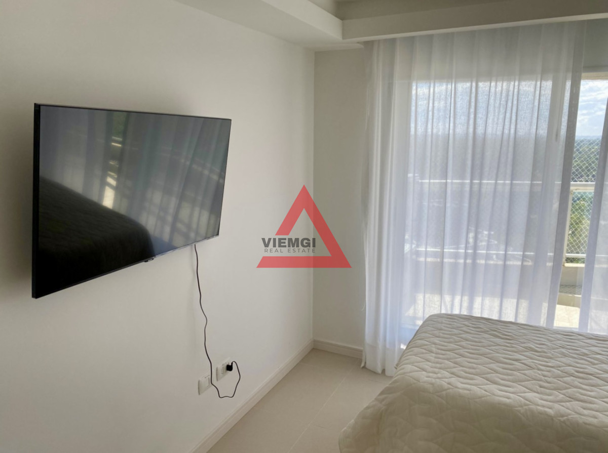 Apartamento ID.204 - Alquiler temporal de apartamento piso alto de 2 dormitorios más servicio en playa brava 