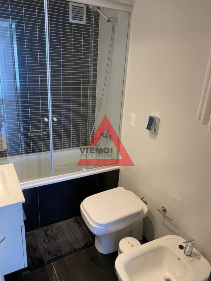 Apartamento ID.204 - Alquiler temporal de apartamento piso alto de 2 dormitorios más servicio en playa brava 