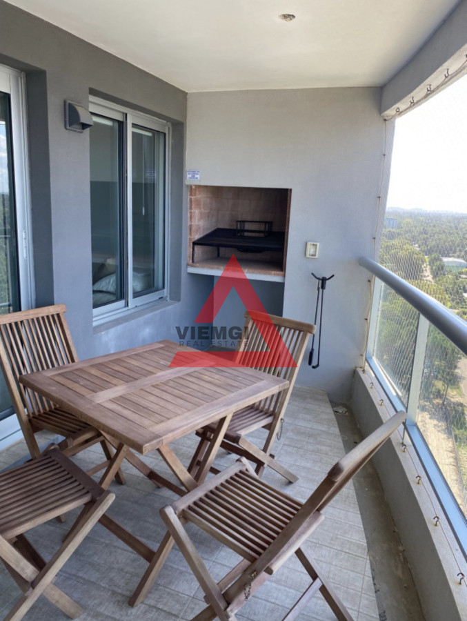 Apartamento ID.204 - Alquiler temporal de apartamento piso alto de 2 dormitorios más servicio en playa brava 