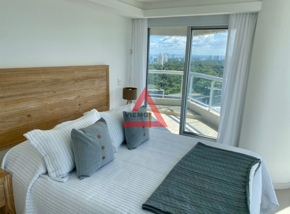 Apartamento ID.204 - Alquiler temporal de apartamento piso alto de 2 dormitorios más servicio en playa brava 