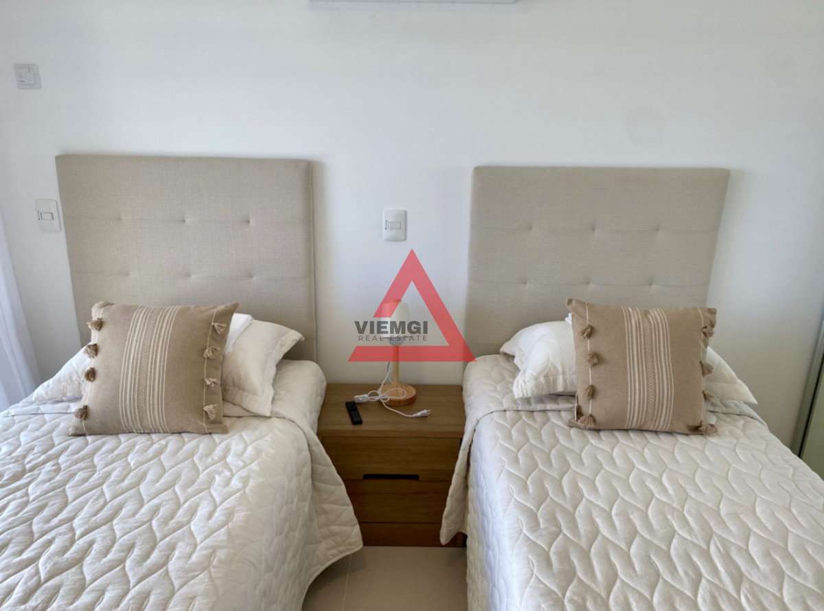 Apartamento ID.204 - Alquiler temporal de apartamento piso alto de 2 dormitorios más servicio en playa brava 