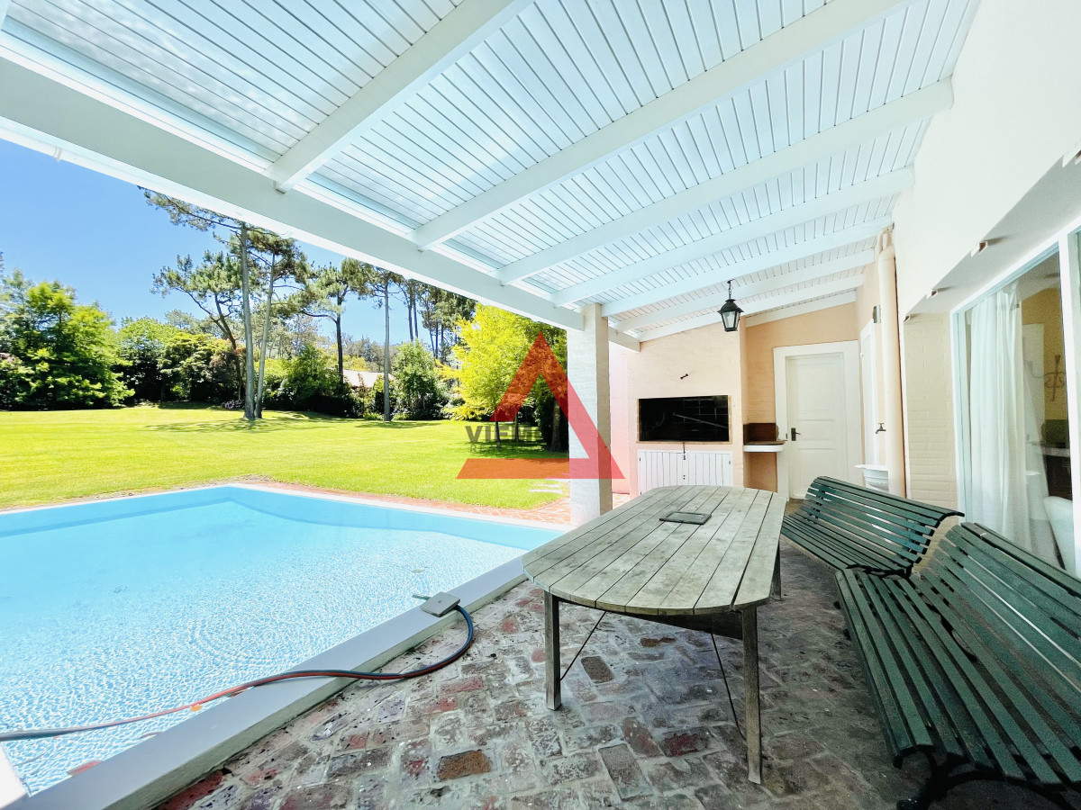 Casa ID.182 - Excelente Casa de 4 Dormitorios en Playa Brava, Punta del Este