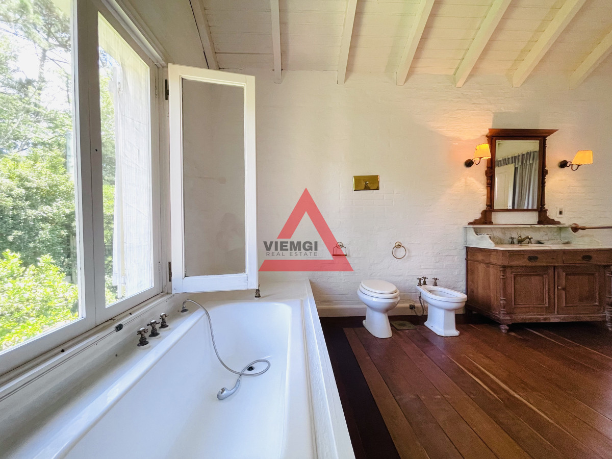 Casa ID.182 - Excelente Casa de 4 Dormitorios en Playa Brava, Punta del Este