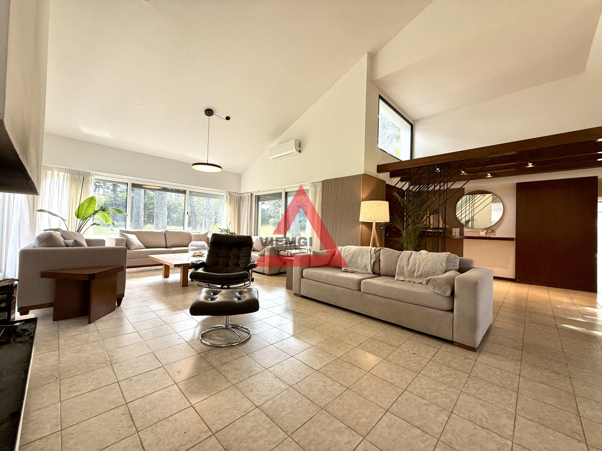 Casa ID.185 - Casa en alquiler de temporada con 4 suites más dependencia en 4500 m2 piscina y parrillero 