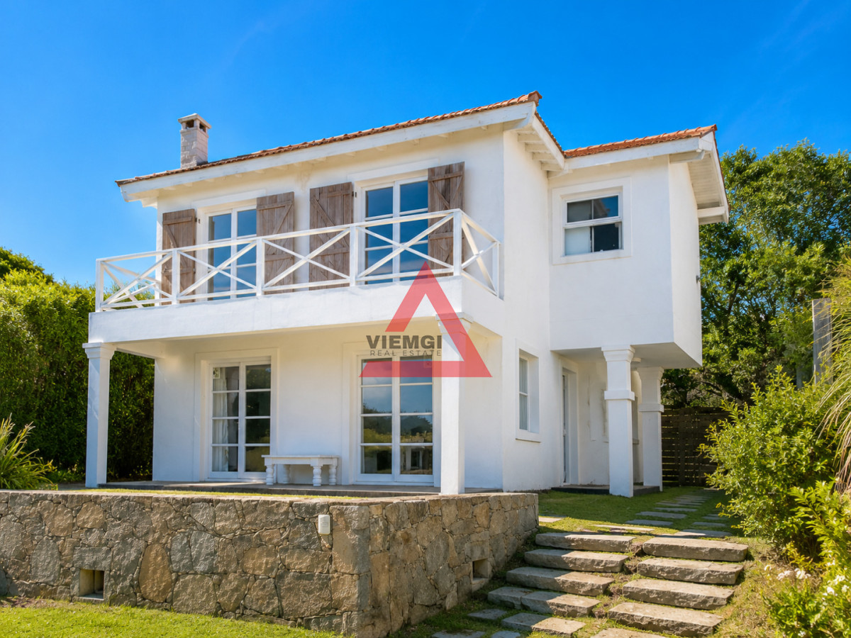 Casa ID.26 - Excelente Casa de 4 Dormitorios con Piscina y Parrillero en Montoya, La Barra