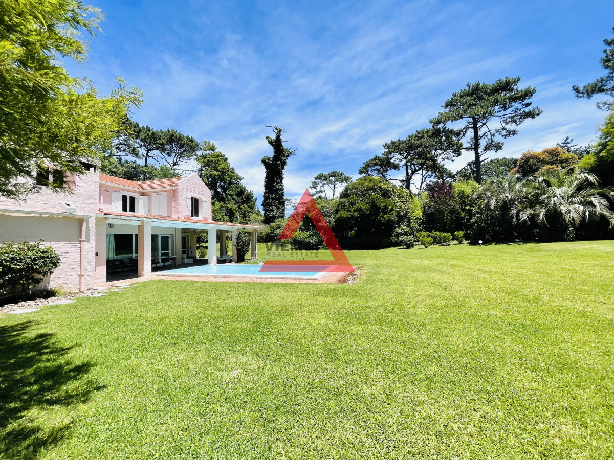 Casa ID.182 - Excelente Casa de 4 Dormitorios en Playa Brava, Punta del Este