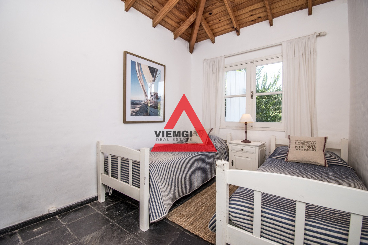 Casa ID.26 - Excelente Casa de 4 Dormitorios con Piscina y Parrillero en Montoya, La Barra