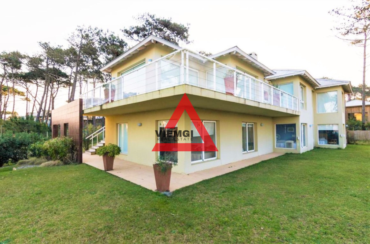 Casa ID.25 - Excelente Casa de 6 Dormitorios y Piscina en Montoya, La Barra