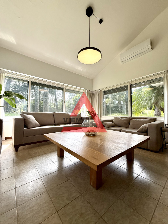 Casa ID.185 - Casa en alquiler de temporada con 4 suites más dependencia en 4500 m2 piscina y parrillero 