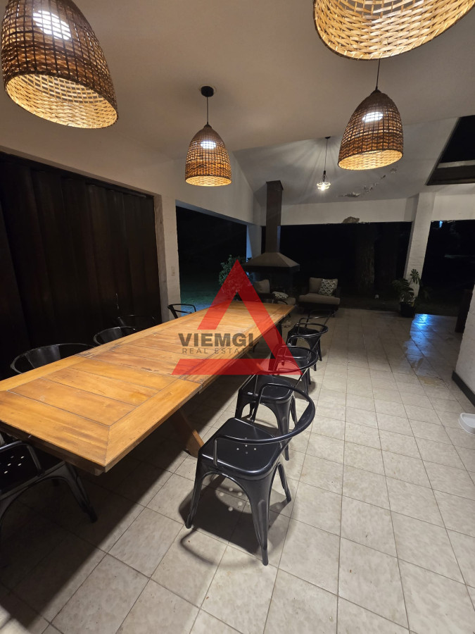 Casa ID.185 - Casa en alquiler de temporada con 4 suites más dependencia en 4500 m2 piscina y parrillero 