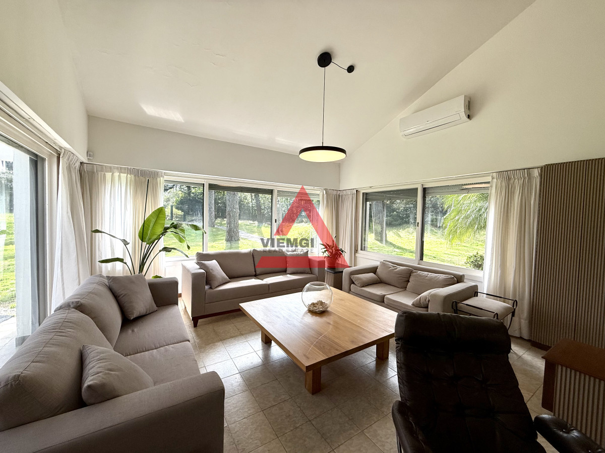 Casa ID.185 - Casa en alquiler de temporada con 4 suites más dependencia en 4500 m2 piscina y parrillero 
