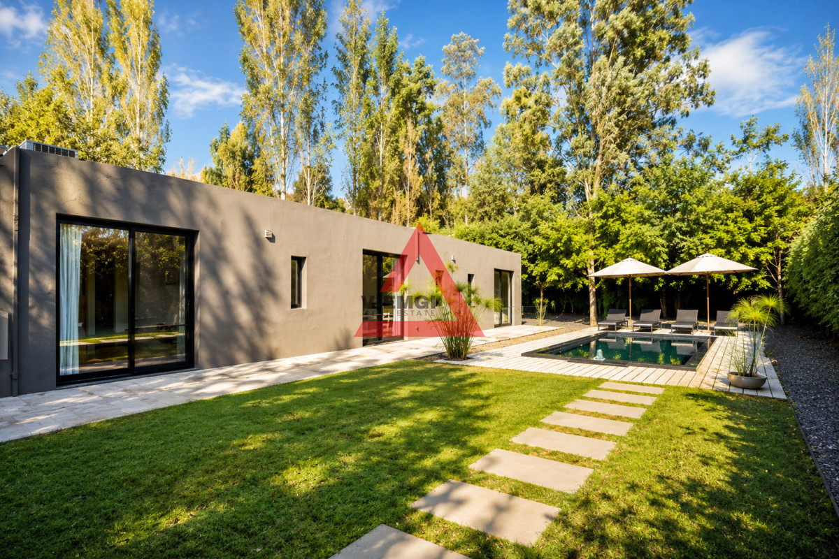 Casa ID.11 - Excelente Casa de 3 Dormitorios en Barrio Privado, La Arbolada - Punta del Este, Venta y Alquiler Anual