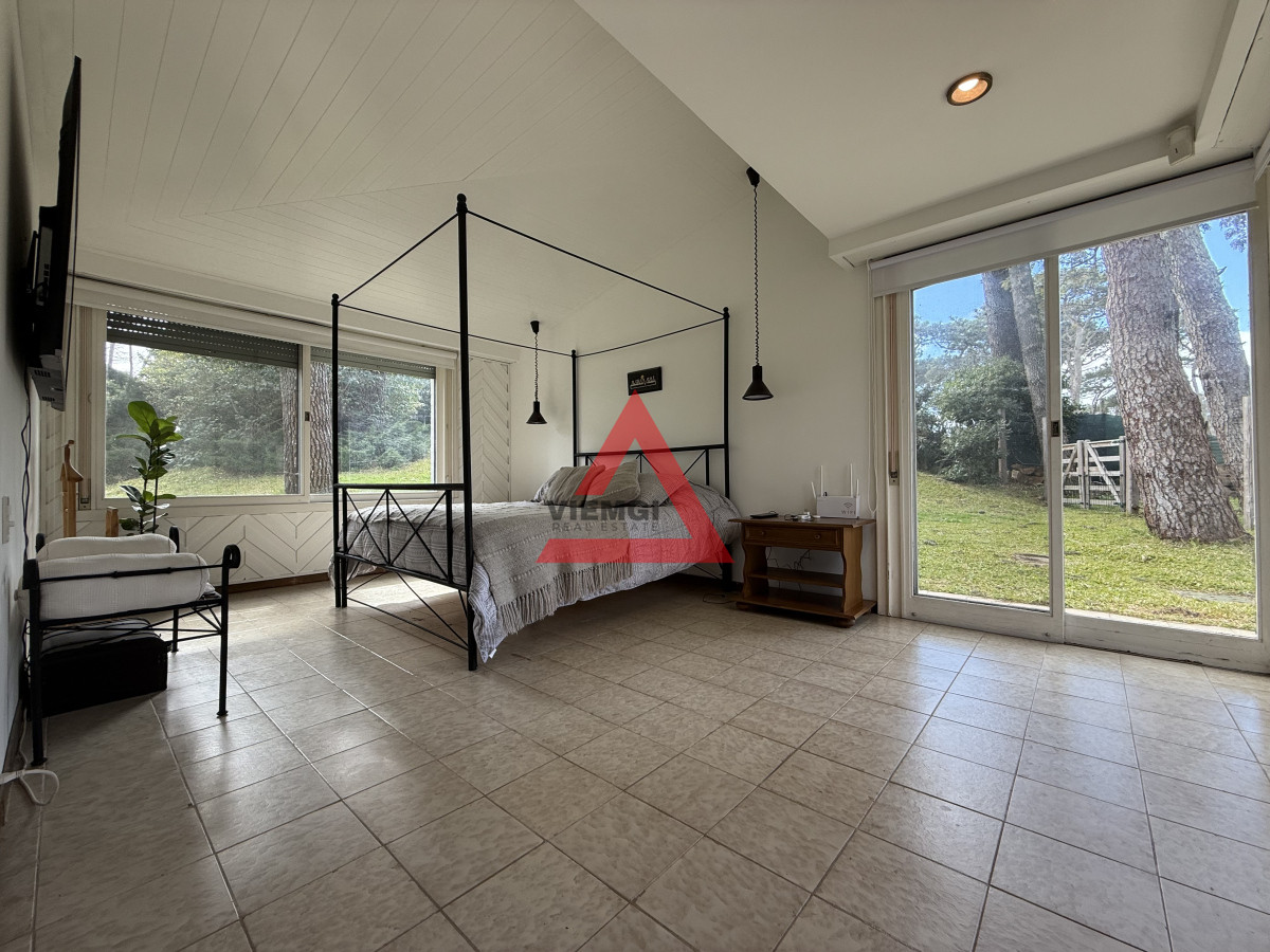 Casa ID.185 - Casa en alquiler de temporada con 4 suites más dependencia en 4500 m2 piscina y parrillero 
