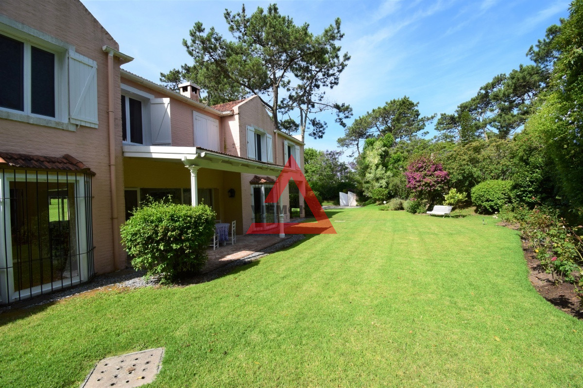 Casa ID.182 - Excelente Casa de 4 Dormitorios en Playa Brava, Punta del Este