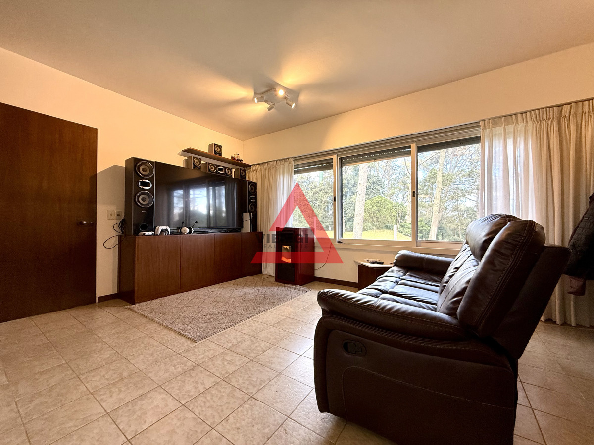 Casa ID.185 - Casa en alquiler de temporada con 4 suites más dependencia en 4500 m2 piscina y parrillero 